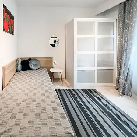 Bright And Beautiful Grigorescu Apartment